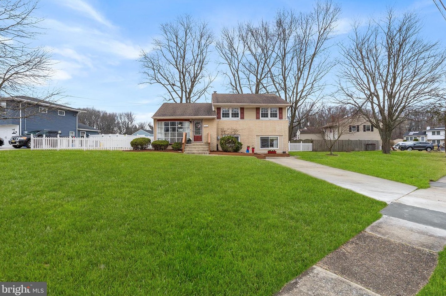 35 Scheina Ln, Barrington, NJ 08007