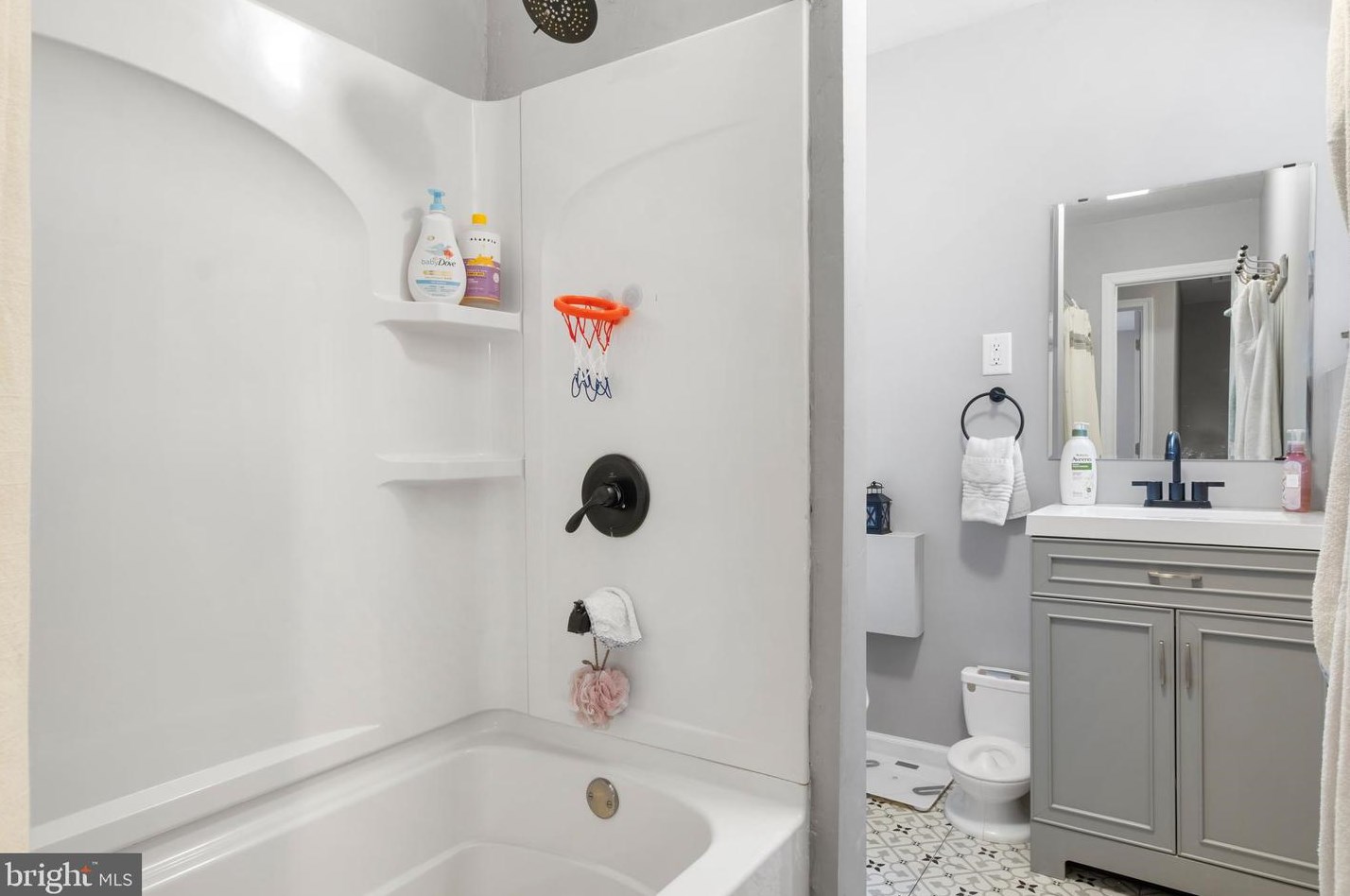 127 Holly Ave, Camden NJ  08107-1117 exterior