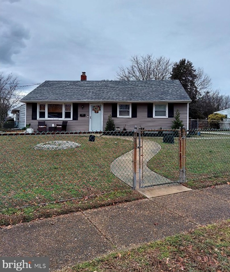 417 Flanders Rd, Gloucester, NJ 08031