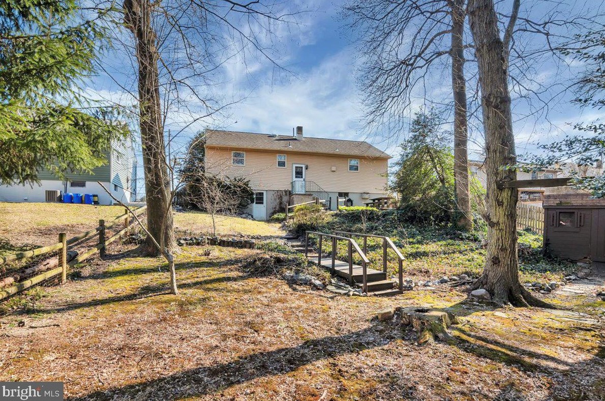 214 Otter Branch Dr, Magnolia, NJ 08049-1532