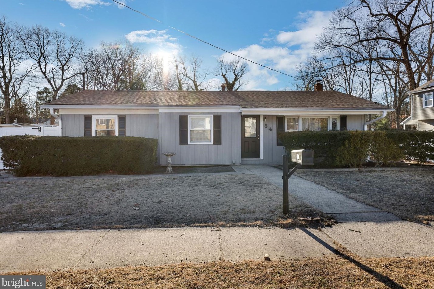 84 E Woodburn Ave, Pine Hill, NJ 08021