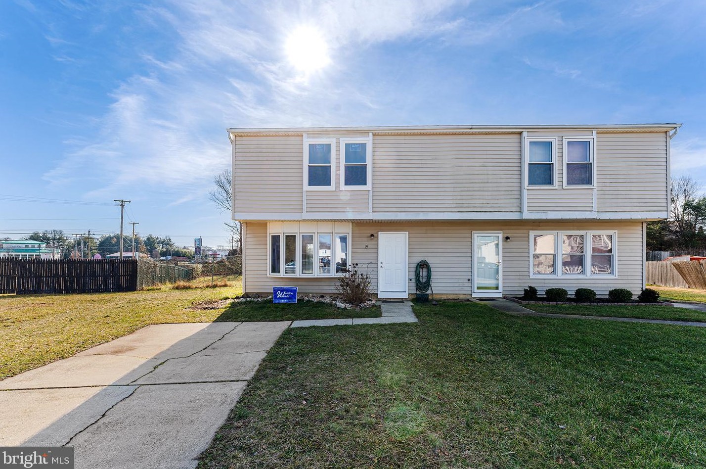 19 Farmhouse Ct, Erial, NJ 08081