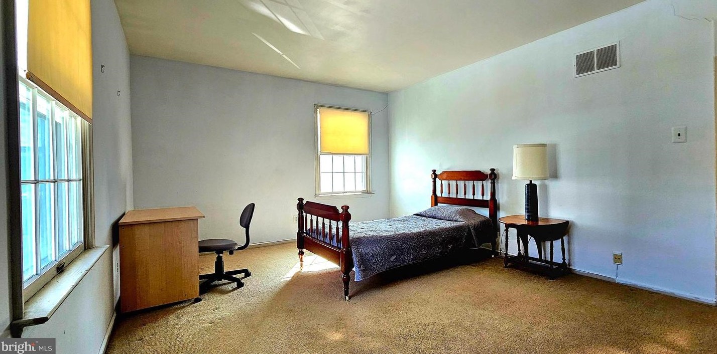 12 Maple Ave, Camden NJ 08109-5019 exterior