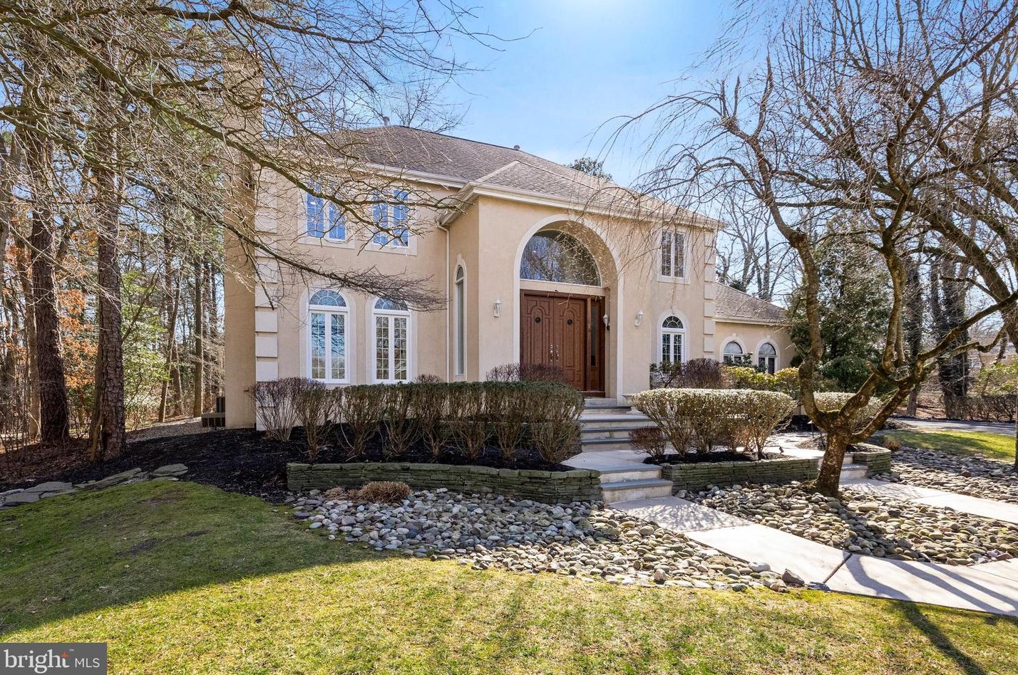 1 Elena Ct, Franklin Township, NJ 08043
