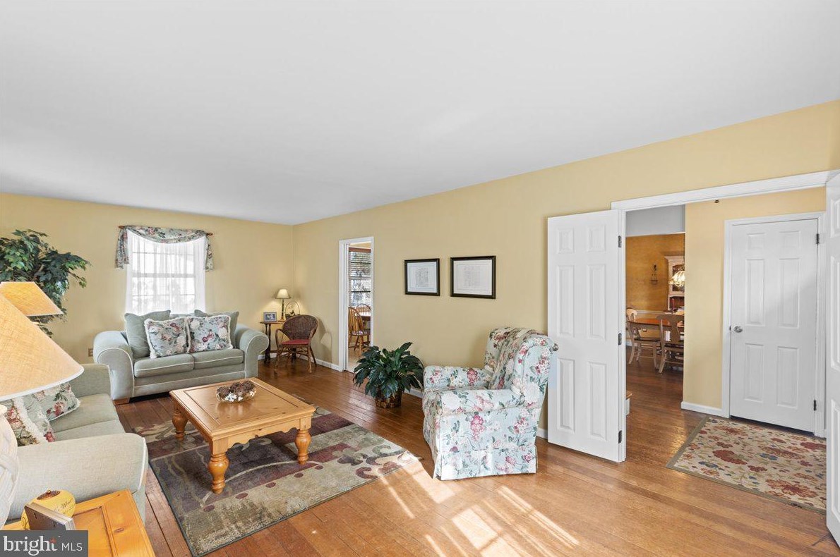 2 Delwood Ln, Berlin Boro, NJ 08009-2207