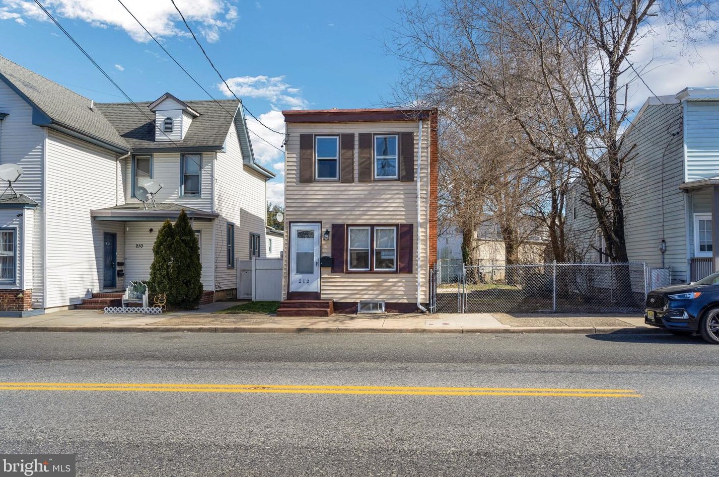 212 S Broadway, Gloucester, NJ 08030