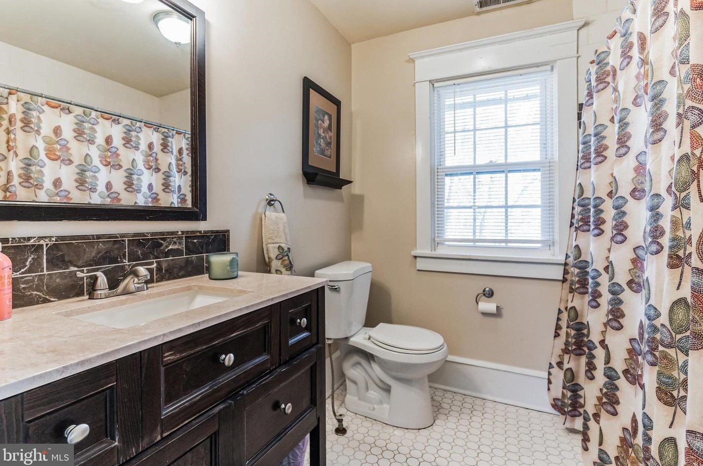 2804 Cove Rd, Camden NJ  08109-2409 exterior