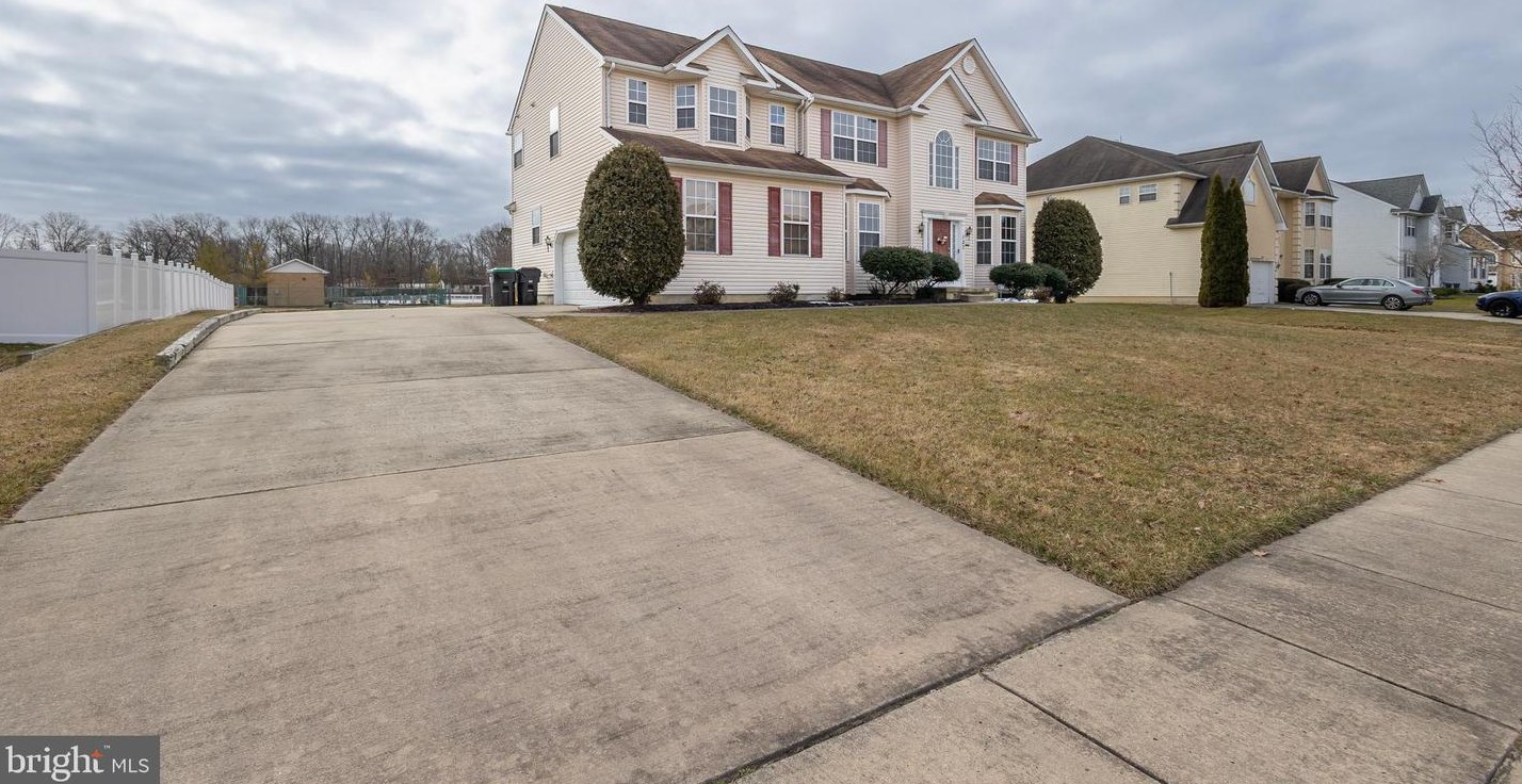 127 Golden Meadow Ln, Erial, NJ 08081