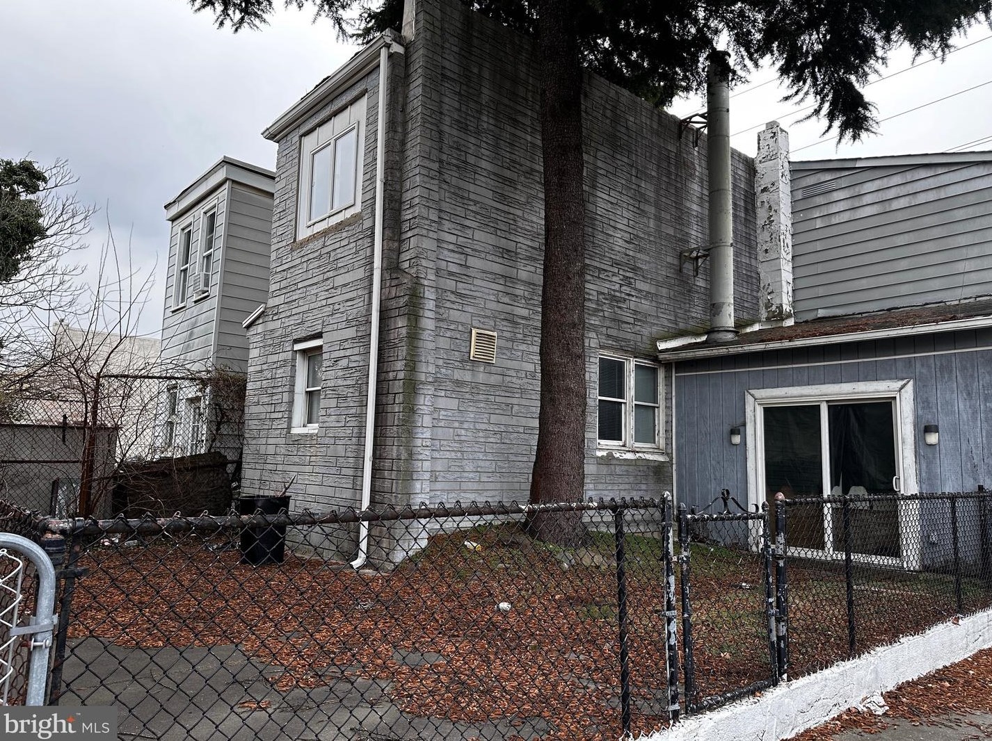 118 N King St, Gloucester, NJ 08030