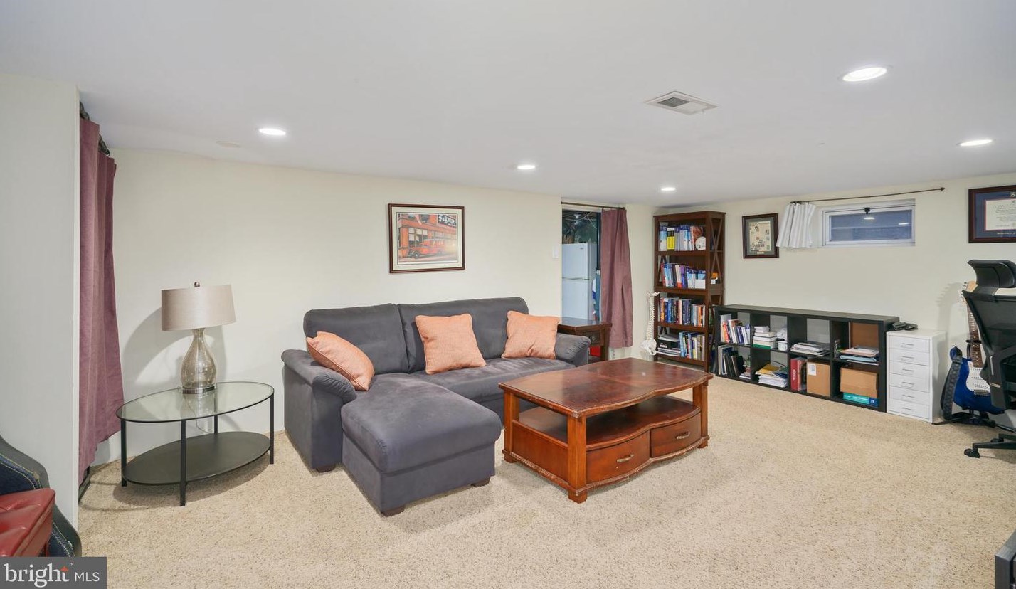 222 Woodland Ave, Haddonfield NJ  08033-2532 exterior