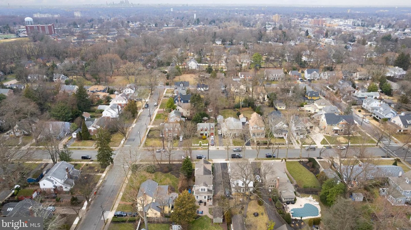 222 Woodland Ave, Haddonfield NJ  08033-2532 exterior