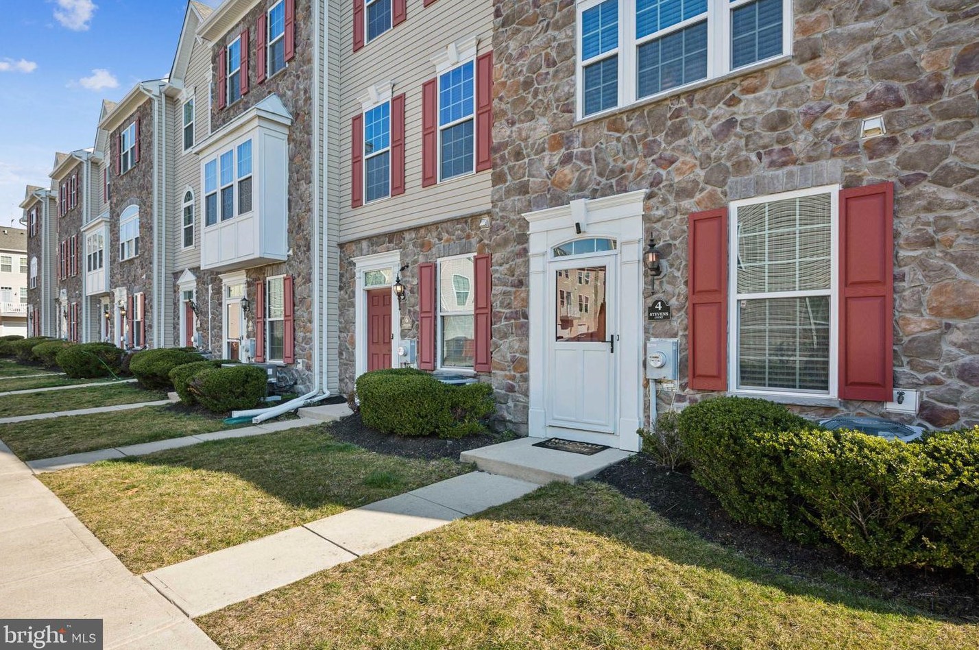 4 Stevens Ct, Somerdale, NJ 08083
