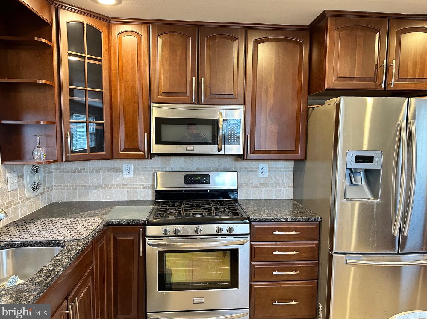 7451 Wyndam Rd, Camden NJ  08109-3253 exterior