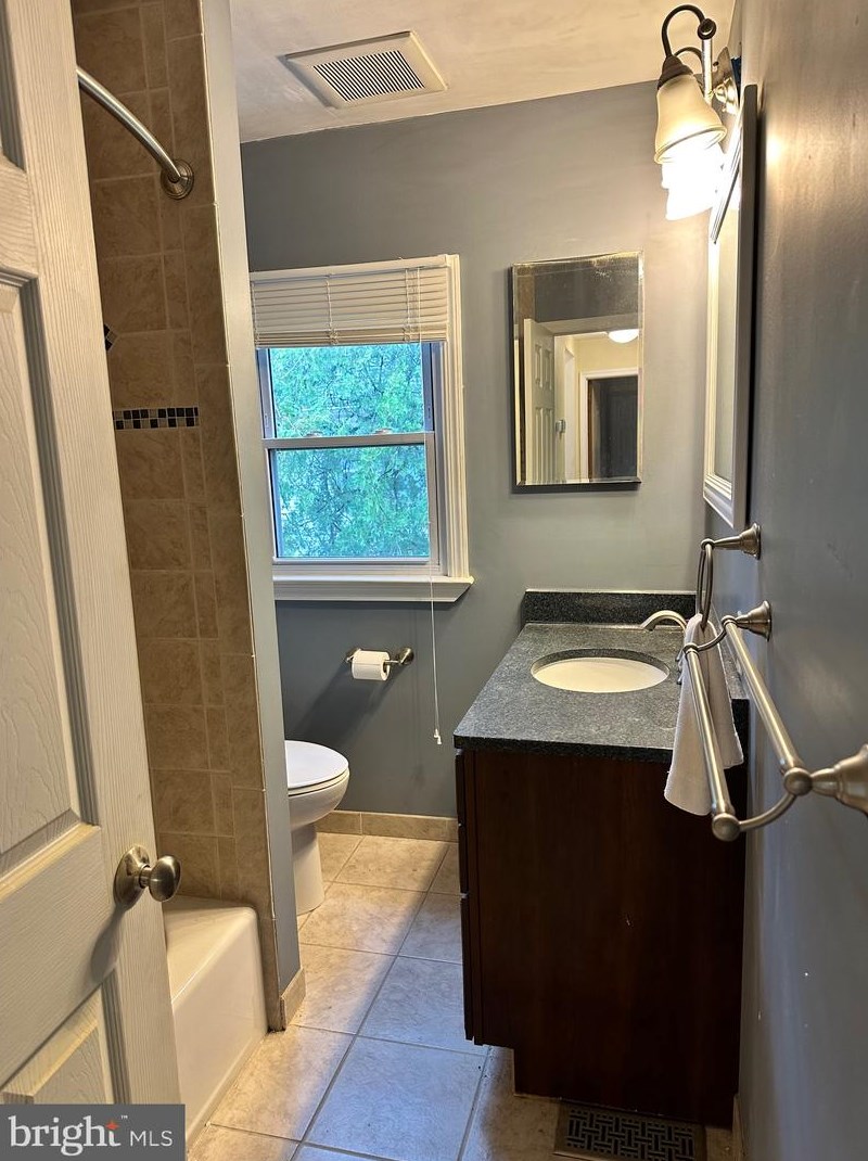 7451 Wyndam Rd, Camden NJ  08109-3253 exterior