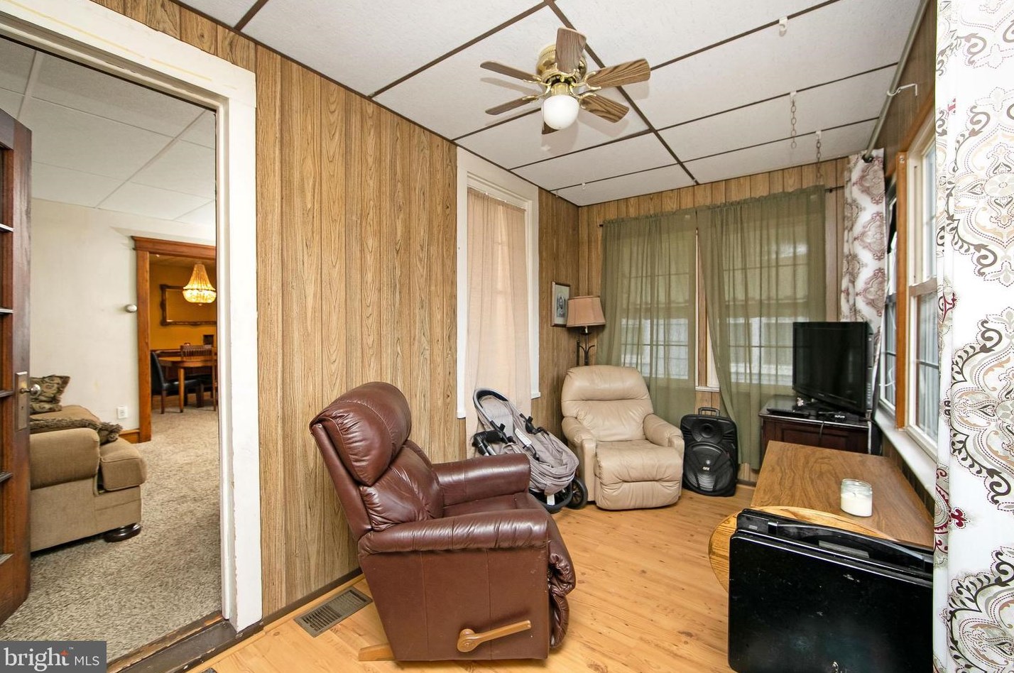306 Delaware St, Gloucester, NJ 08030