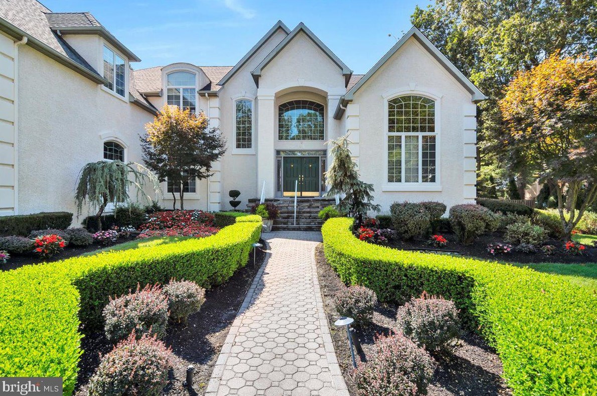 25 Stockton Dr, Franklin Township, NJ 08043