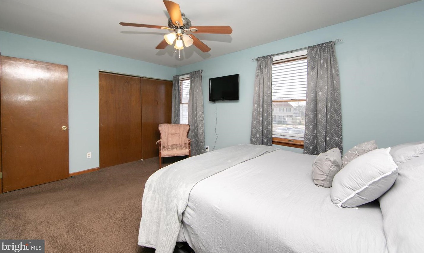 2426 Pliner Ct, Waterford Township NJ  08004-2812 exterior