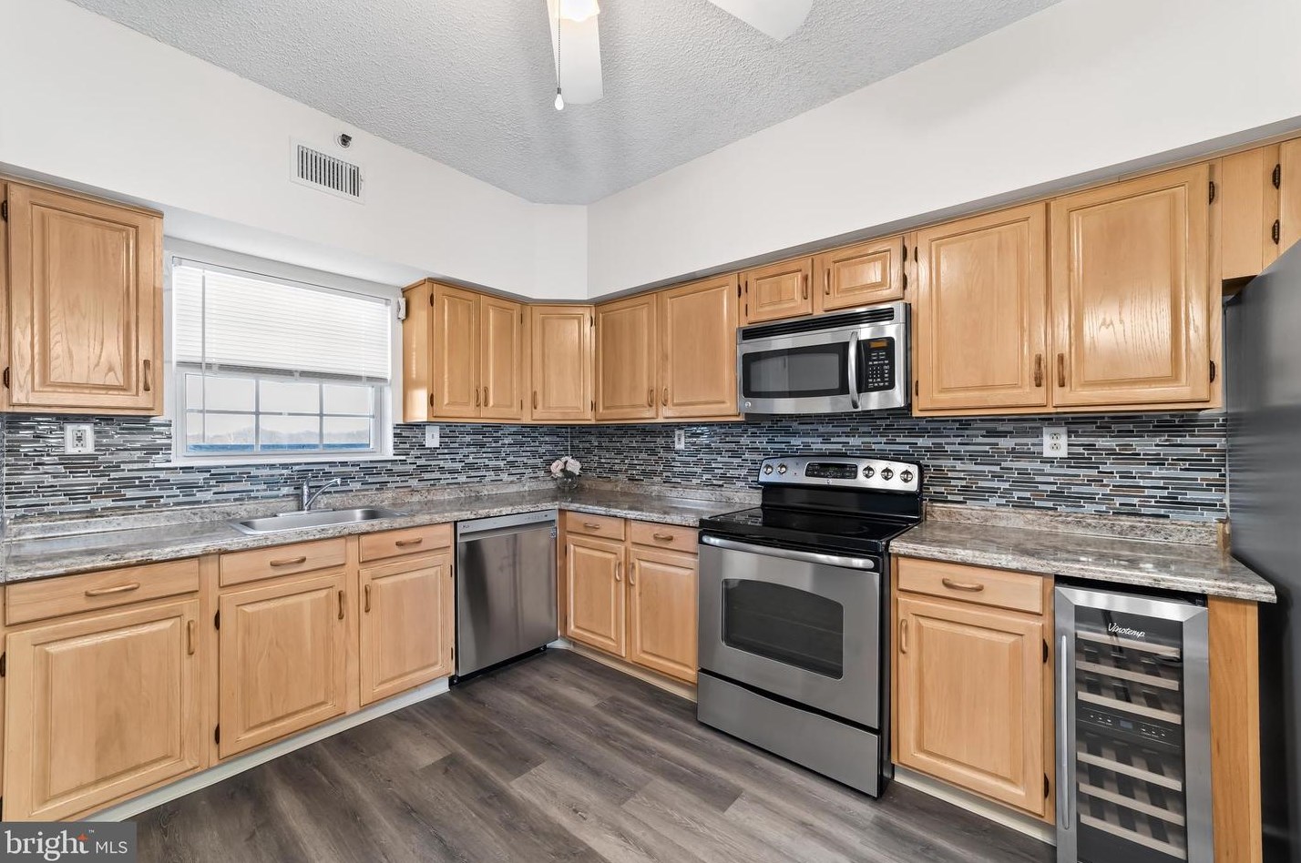 6251 Main St, Franklin Township, NJ 08043