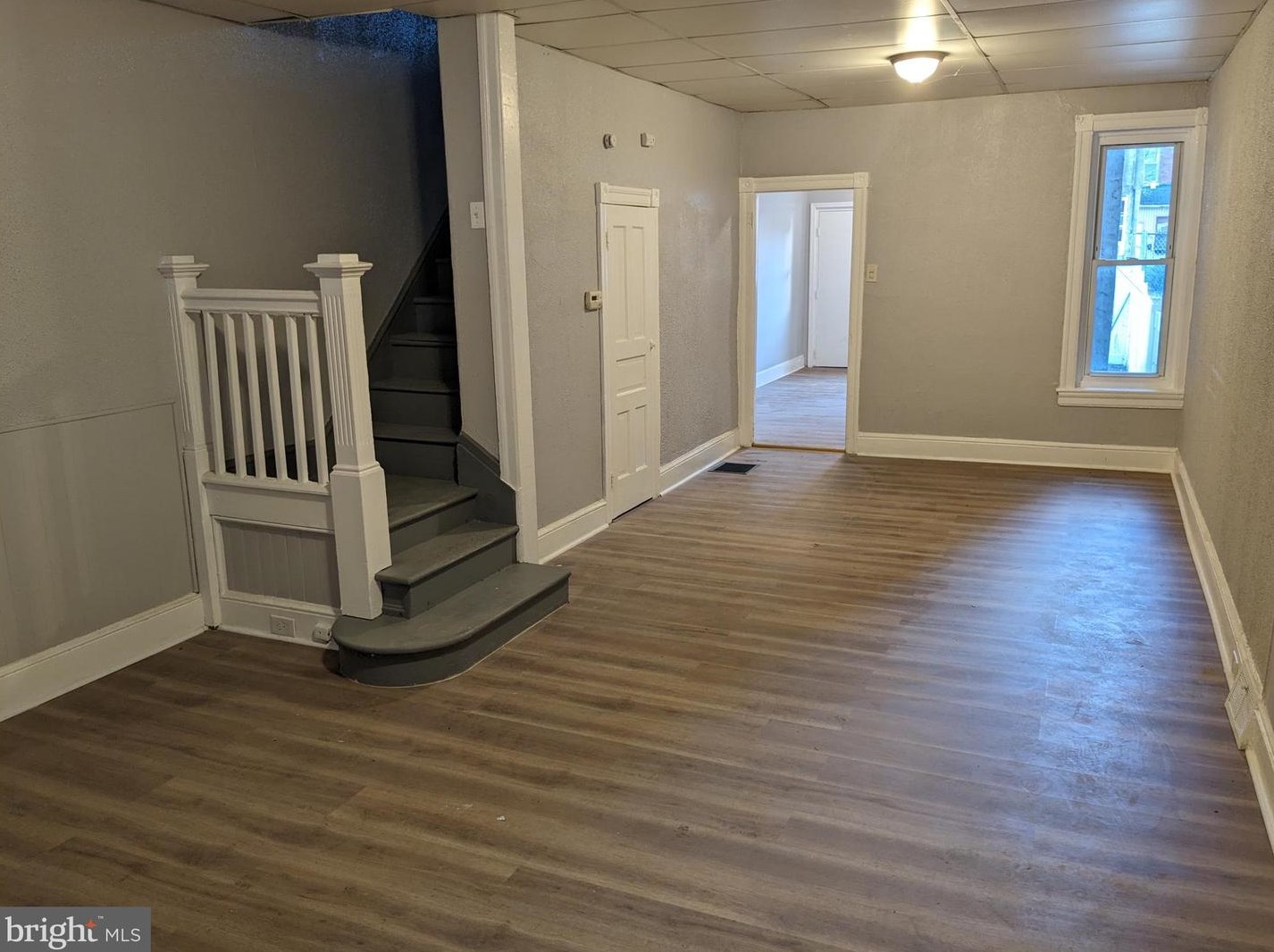 932 Vine St, Camden, NJ 08102-1717