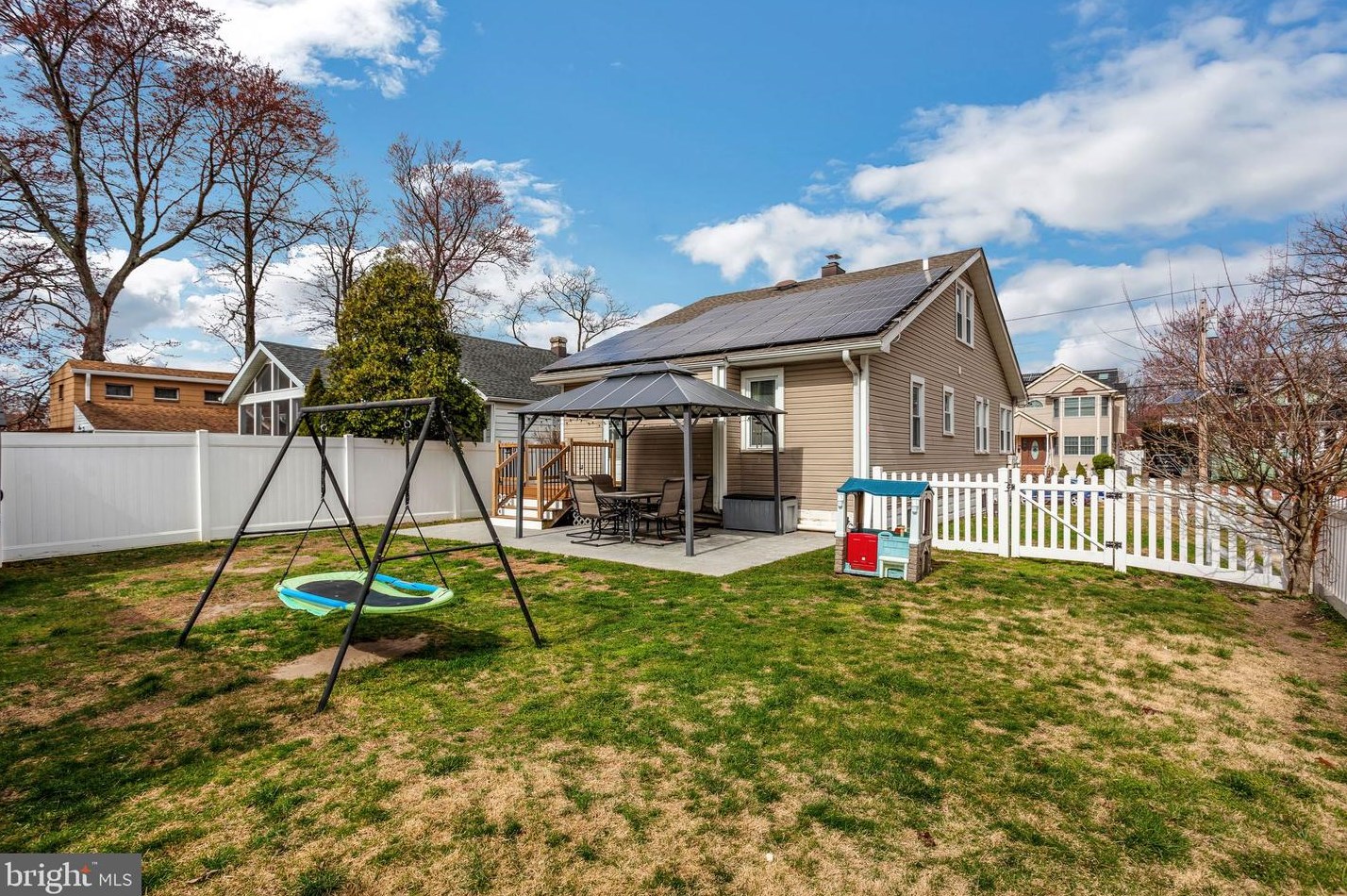 256 Oak St, Camden, NJ 08106