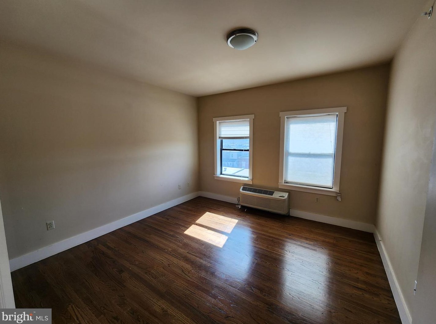 700 New St, Camden NJ  08103-1524 exterior