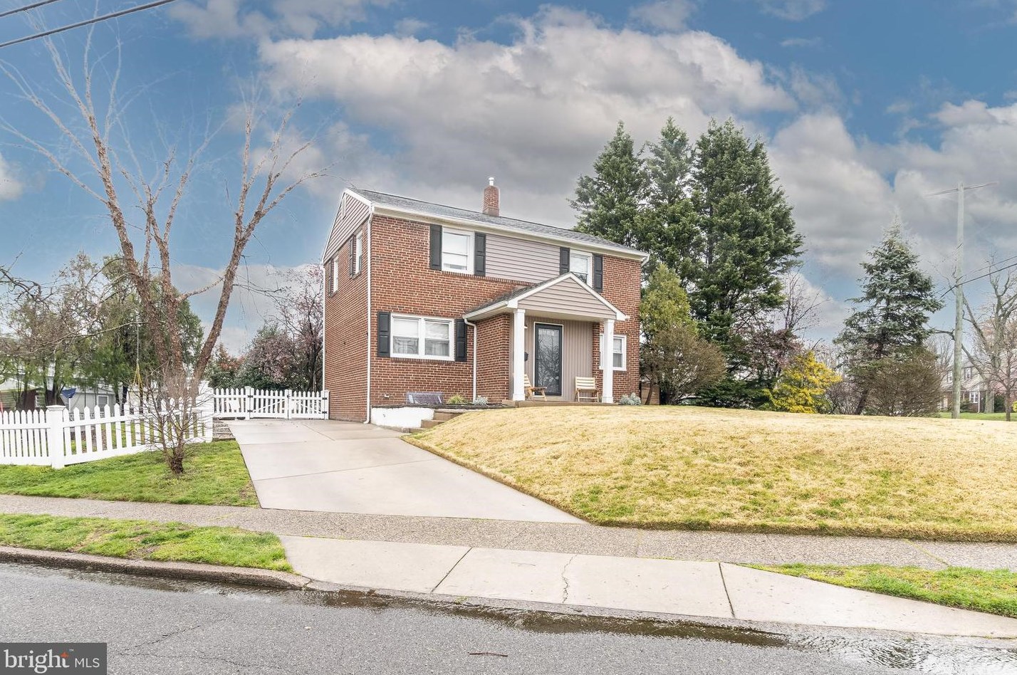 208 Crestwood Ave, Tavistock, NJ 08033-2916