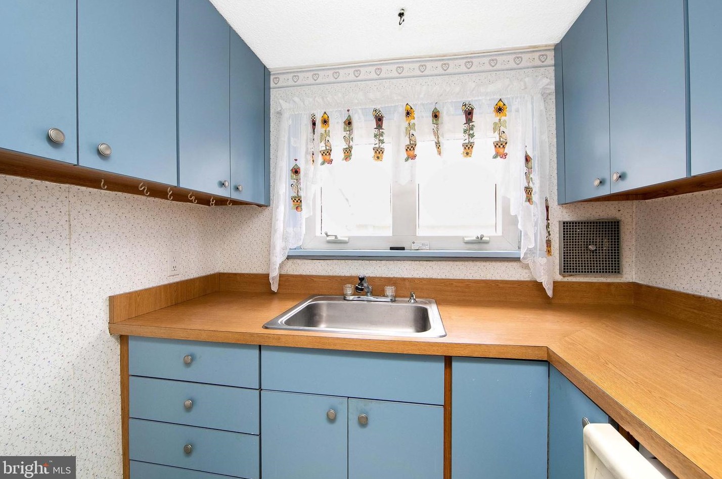 7 Haviland Ave, Camden NJ  08106-1020 exterior