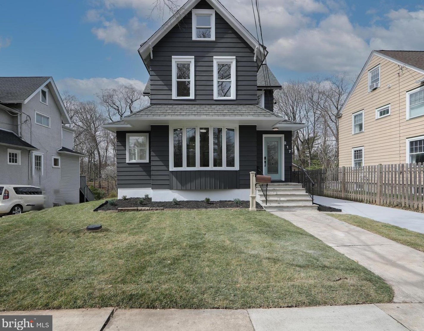217 Lakeview Dr, Camden, NJ 08108