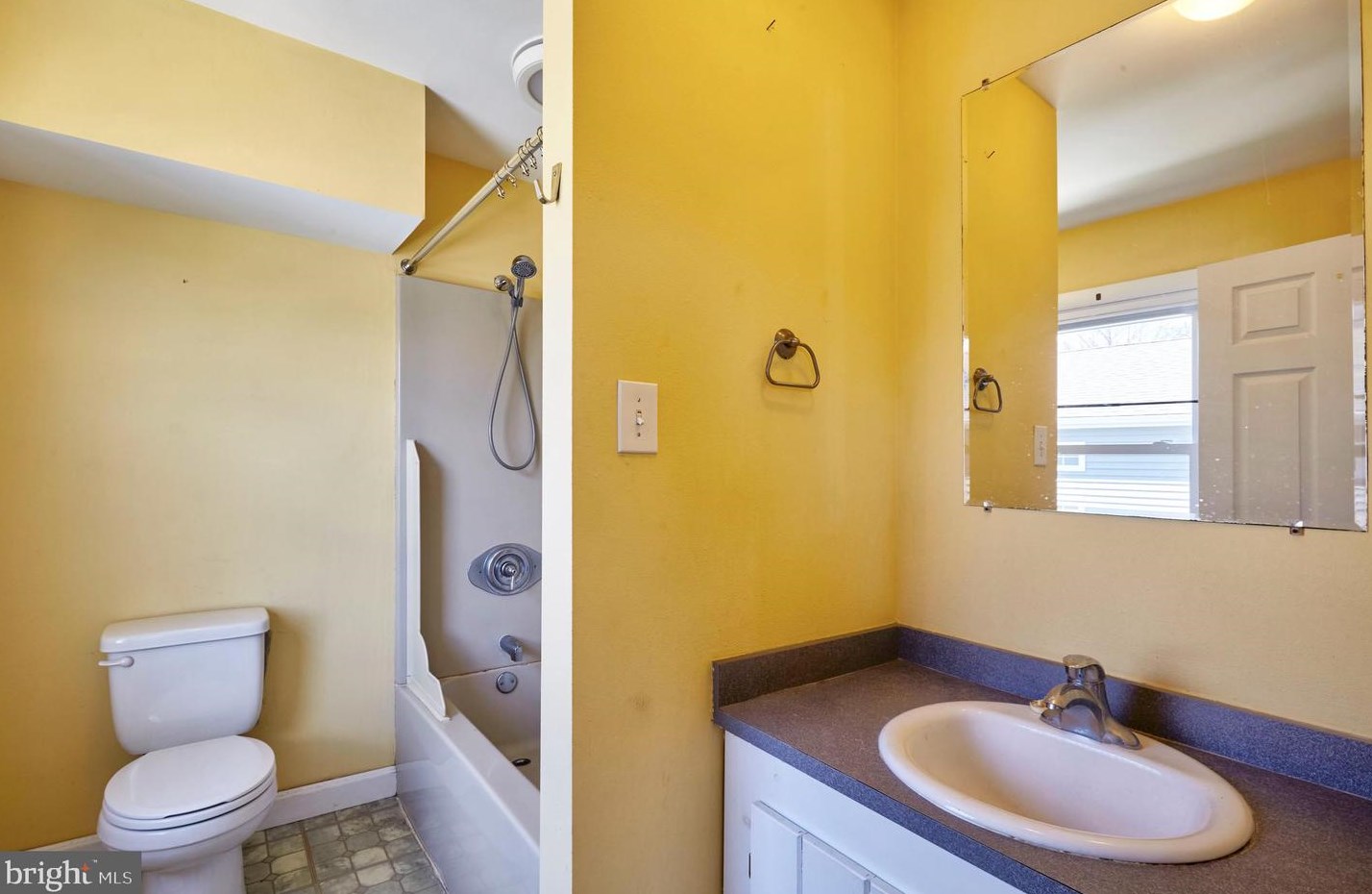 242 Spruce St, Camden NJ  08106-1620 exterior