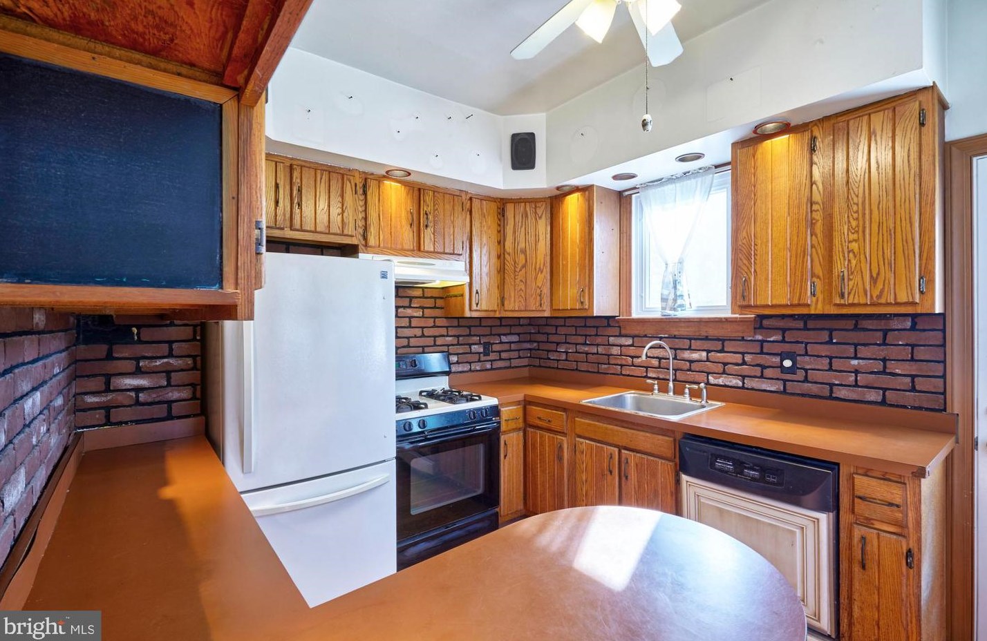 242 Spruce St, Camden NJ  08106-1620 exterior