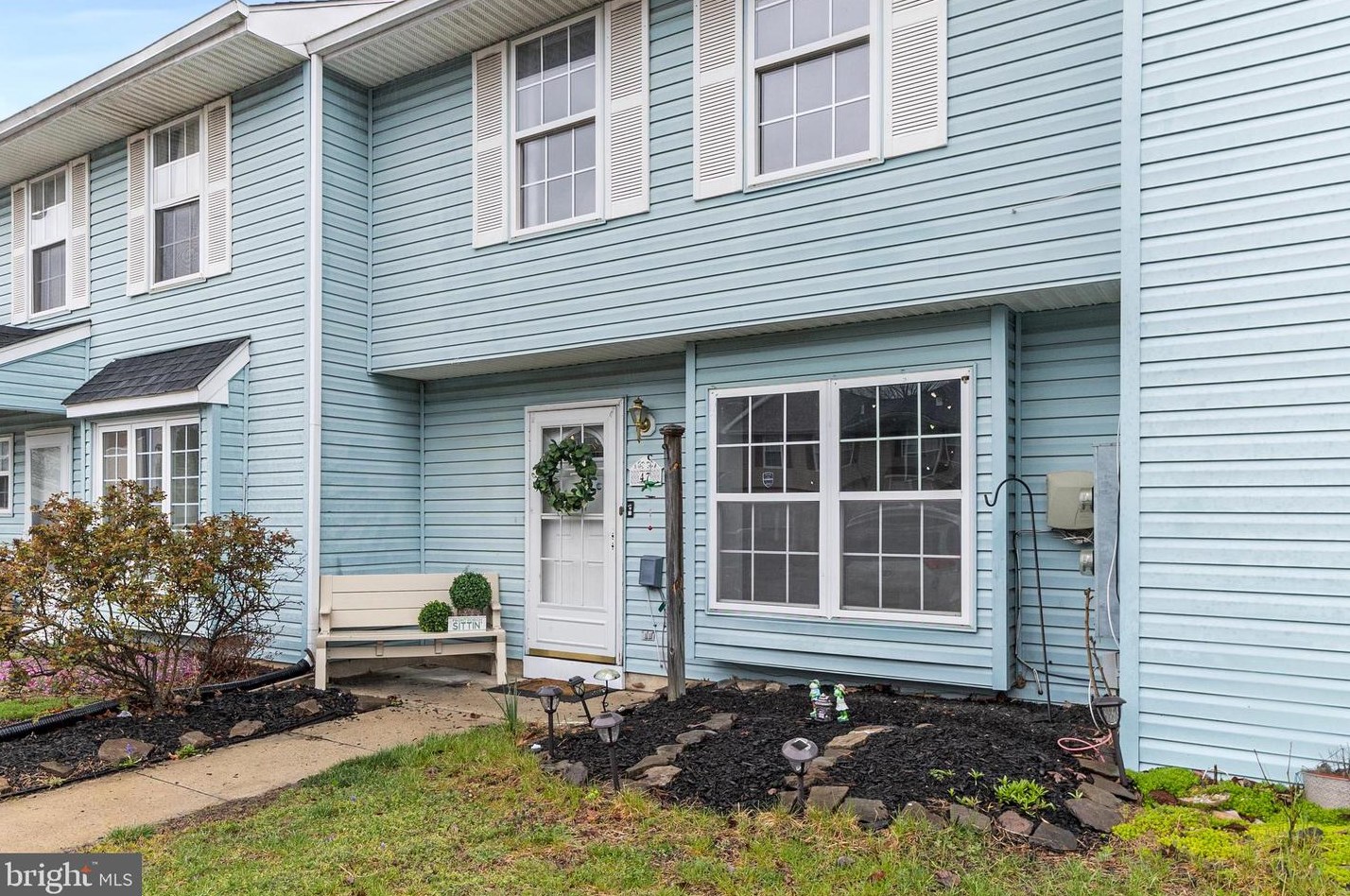 47 Grant Ln, Berlin Boro, NJ 08009-9467