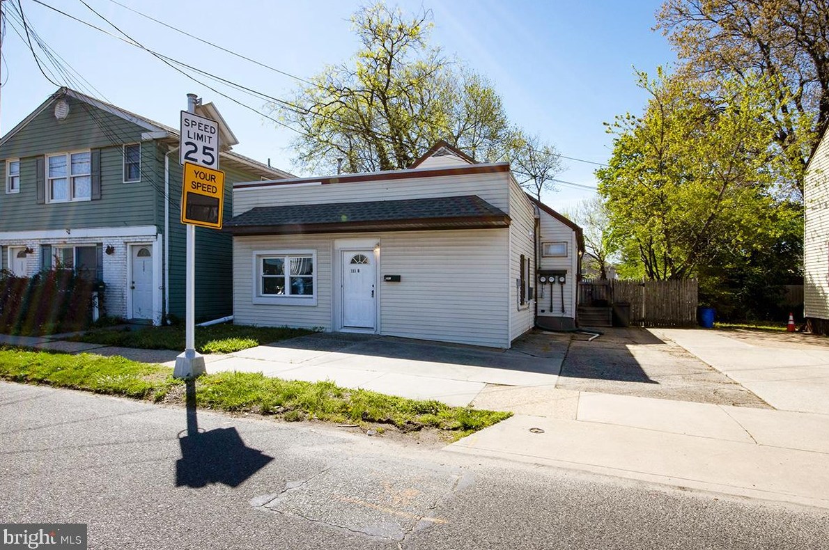 111 W Kings Hwy, Gloucester, NJ 08031