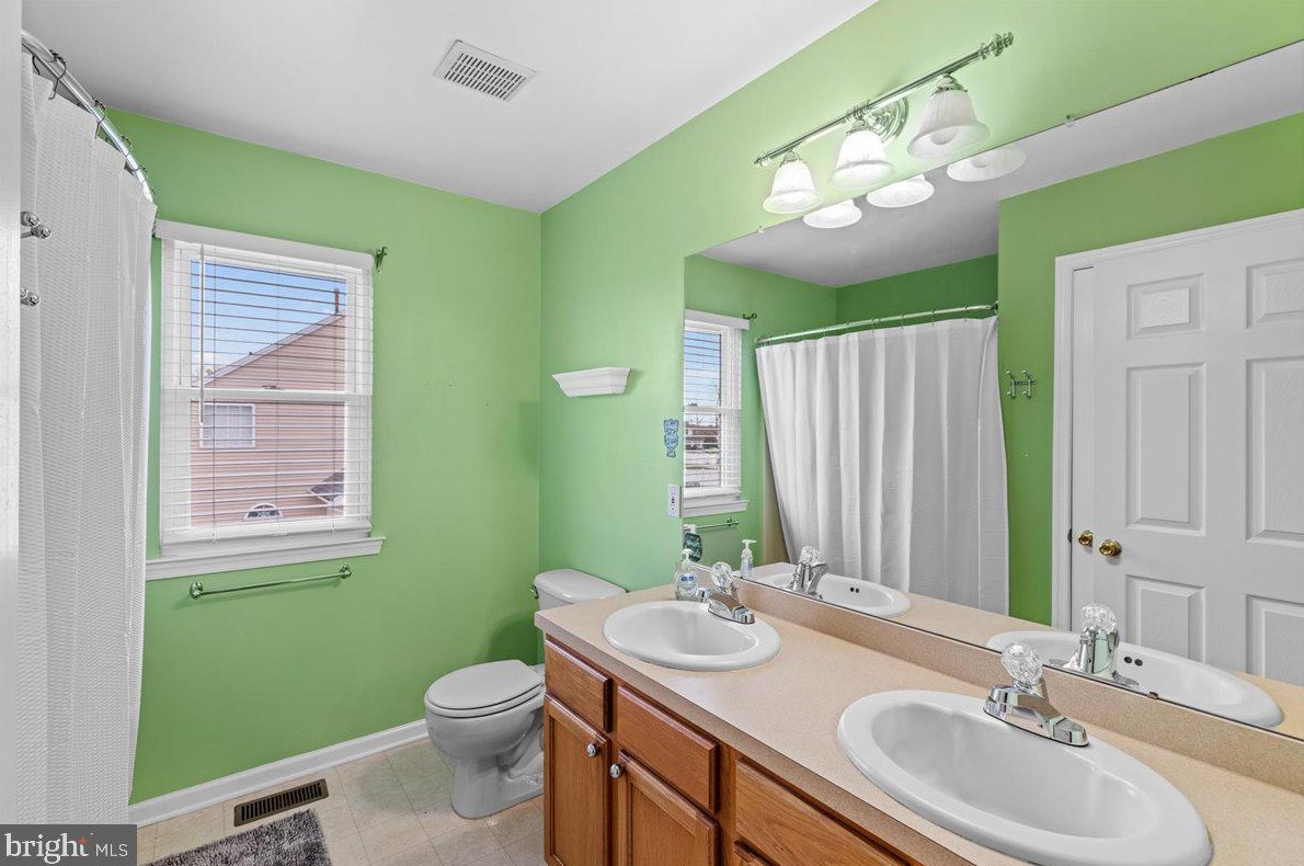 310 Johnny Boy Ln, Berlin Boro NJ  08009-2706 exterior