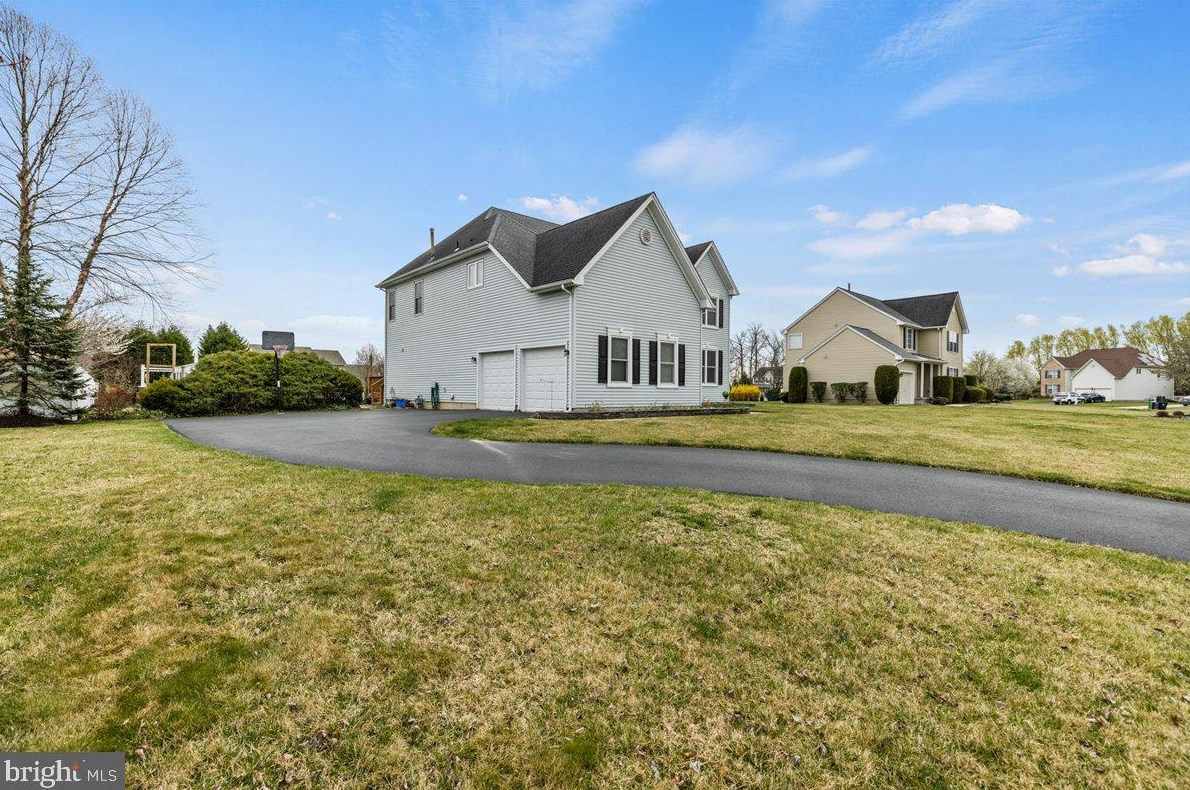 310 Johnny Boy Ln, Berlin Boro, NJ 08009-2707