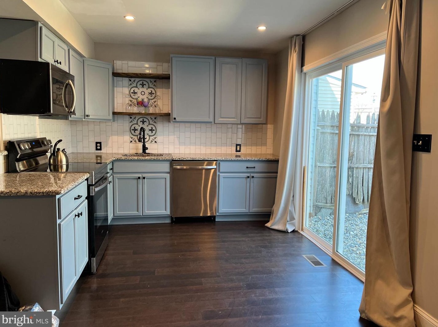 3 Maureen Ct, Erial, NJ 08081