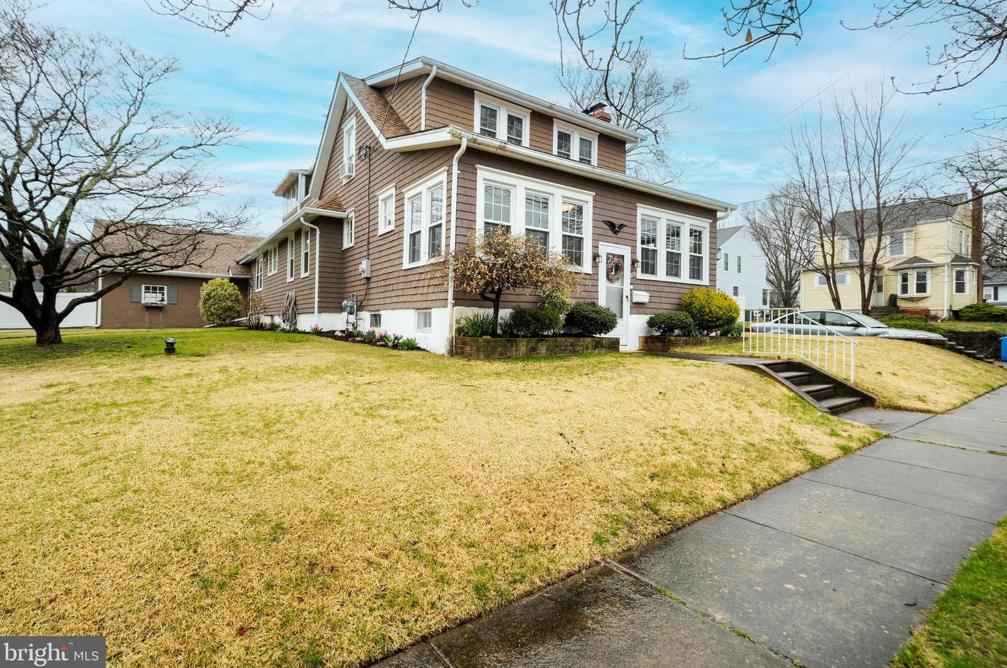212 Walnut Ave, Magnolia, NJ 08049-1733