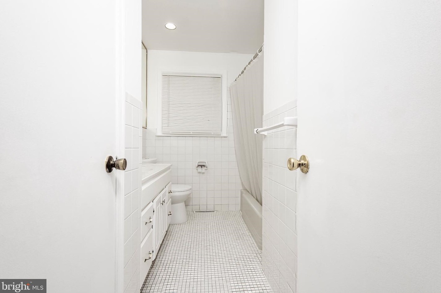 301 Walnut Ave, Magnolia NJ  08049-1735 exterior