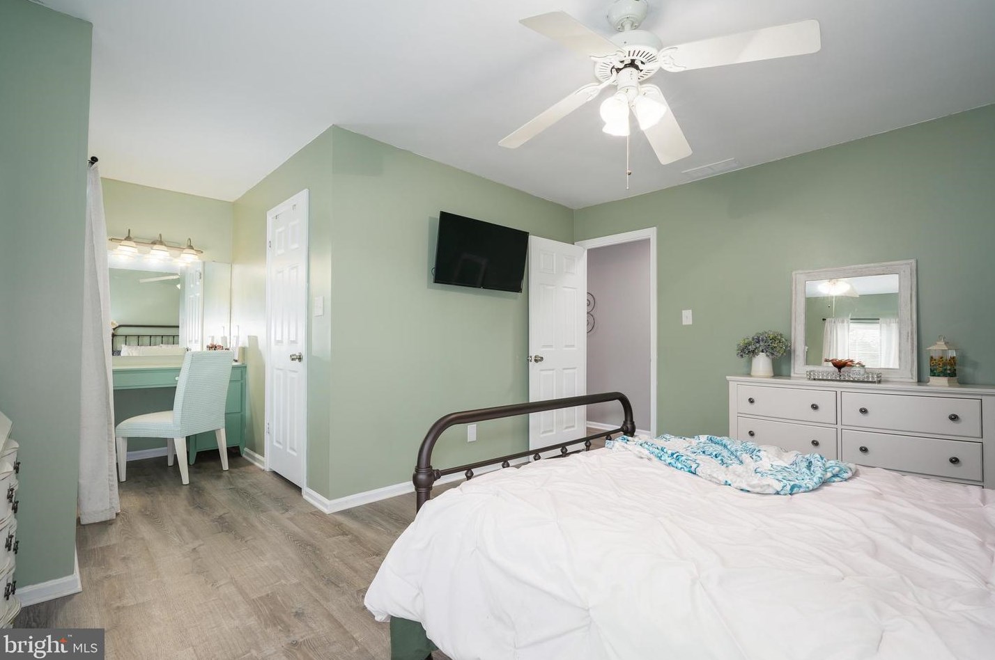 10 Chestnut Ave, Camden NJ  08109-2505 exterior