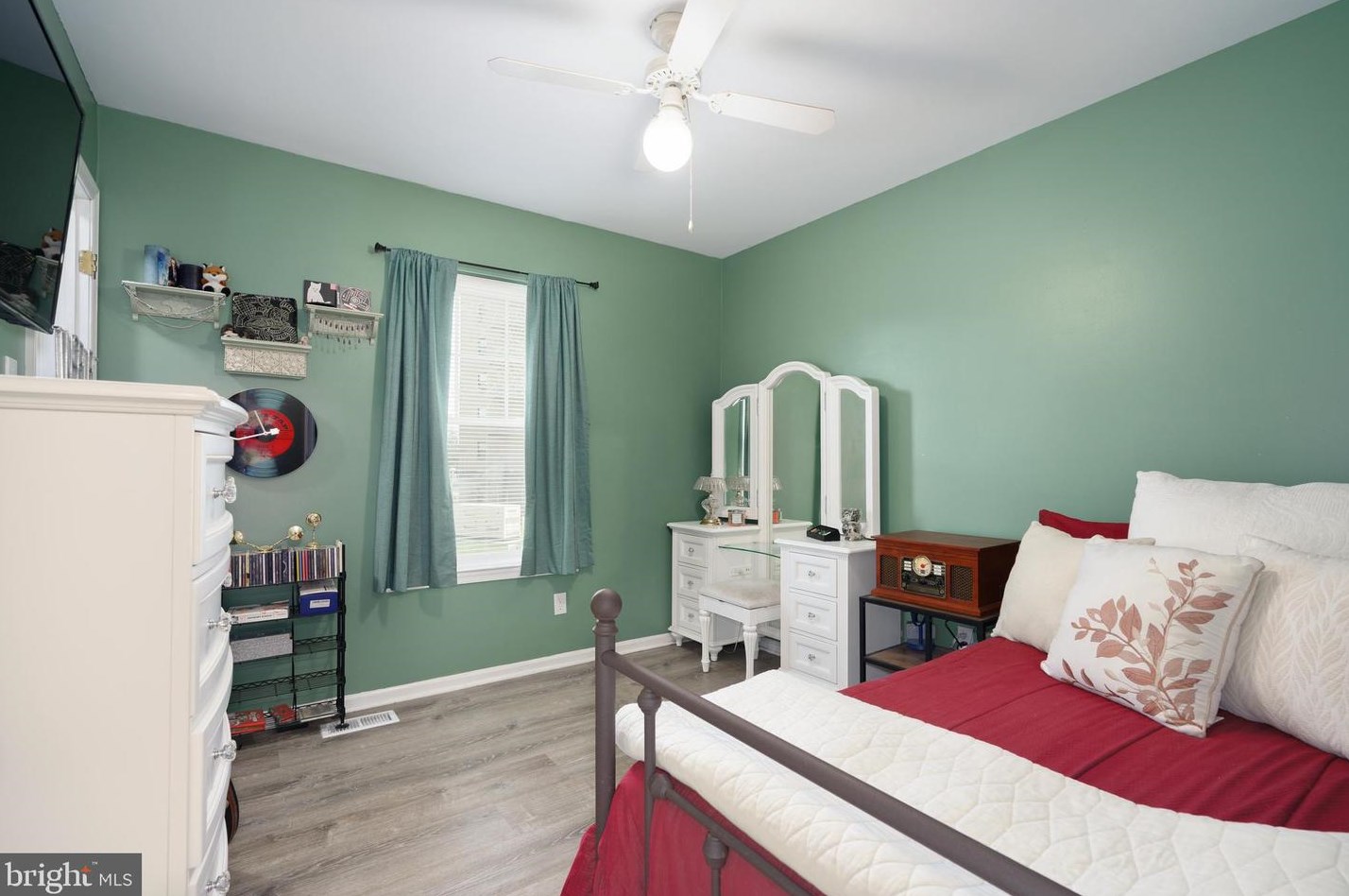 10 Chestnut Ave, Camden NJ  08109-2505 exterior