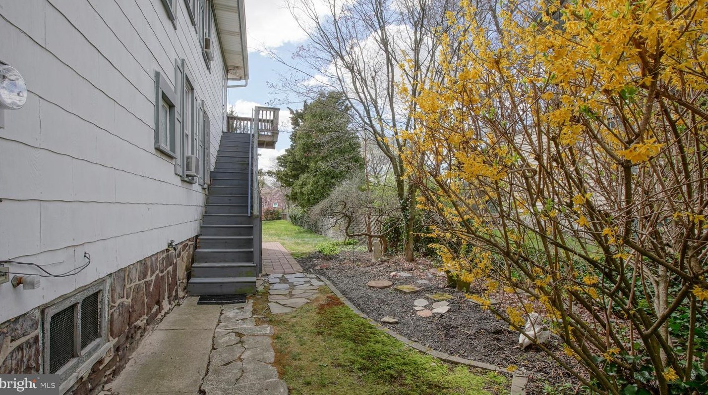 28 9th Ave, Haddon Heights, NJ 08035