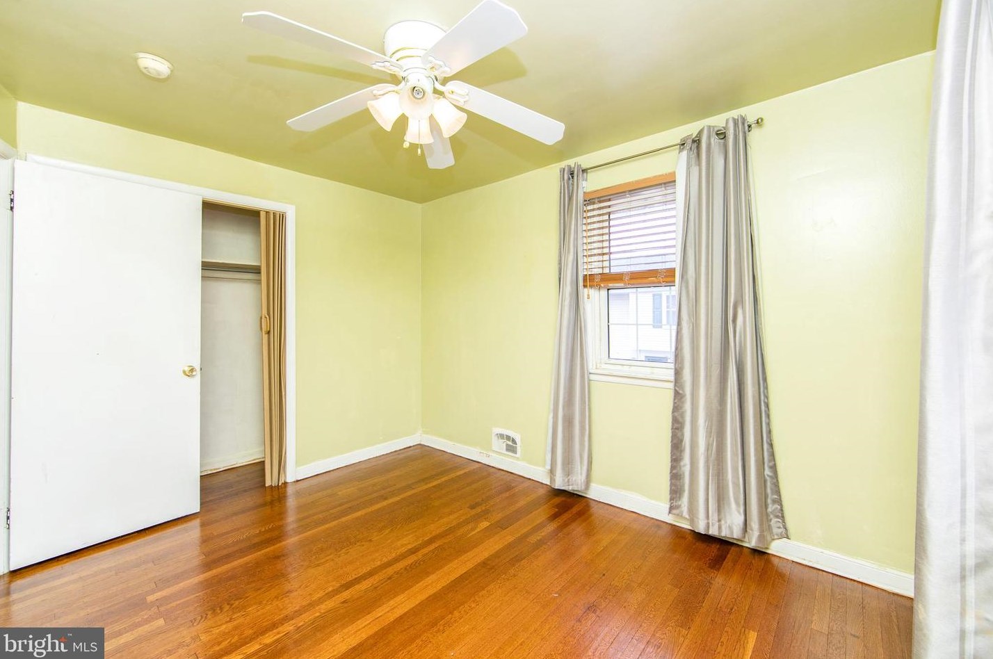 7160 Willgoos Ave, Camden NJ  08110-6133 exterior