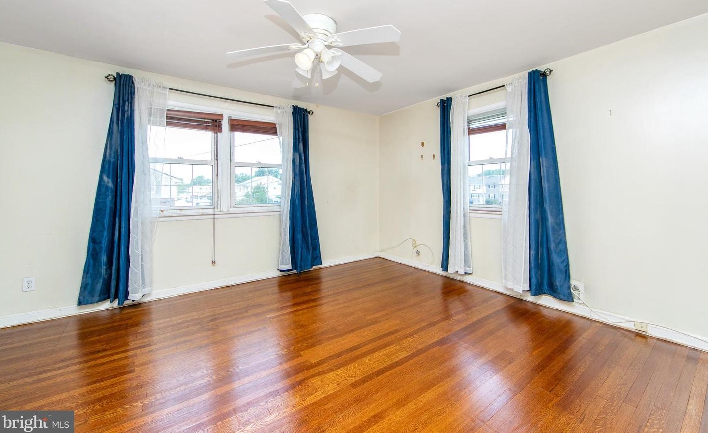 7160 Willgoos Ave, Camden NJ  08110-6133 exterior