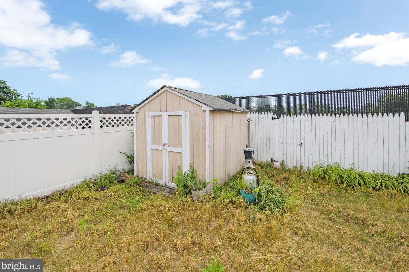 7160 Willgoos Ave, Camden NJ  08110-6133 exterior