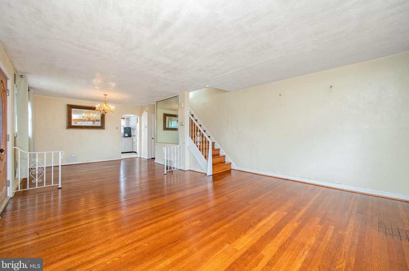 7160 Willgoos Ave, Camden NJ  08110-6133 exterior