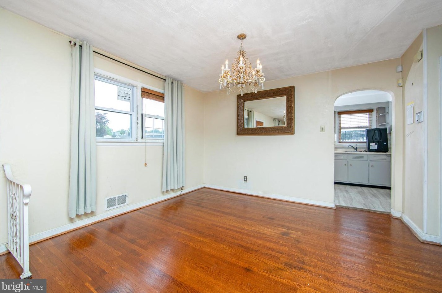 7160 Willgoos Ave, Camden NJ  08110-6133 exterior