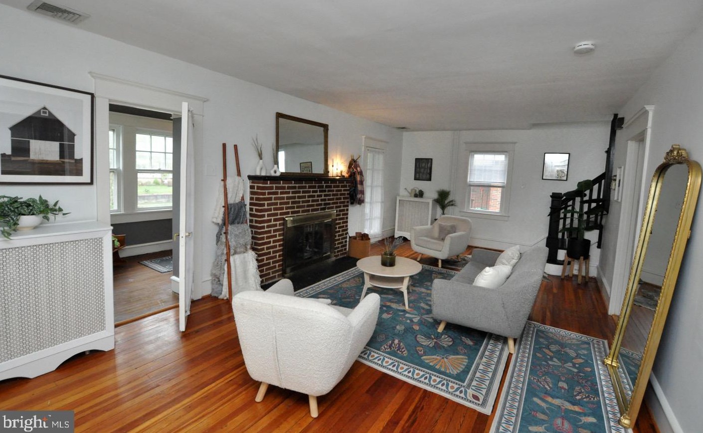 200 Stratford Ave, Camden NJ  08108-2328 exterior