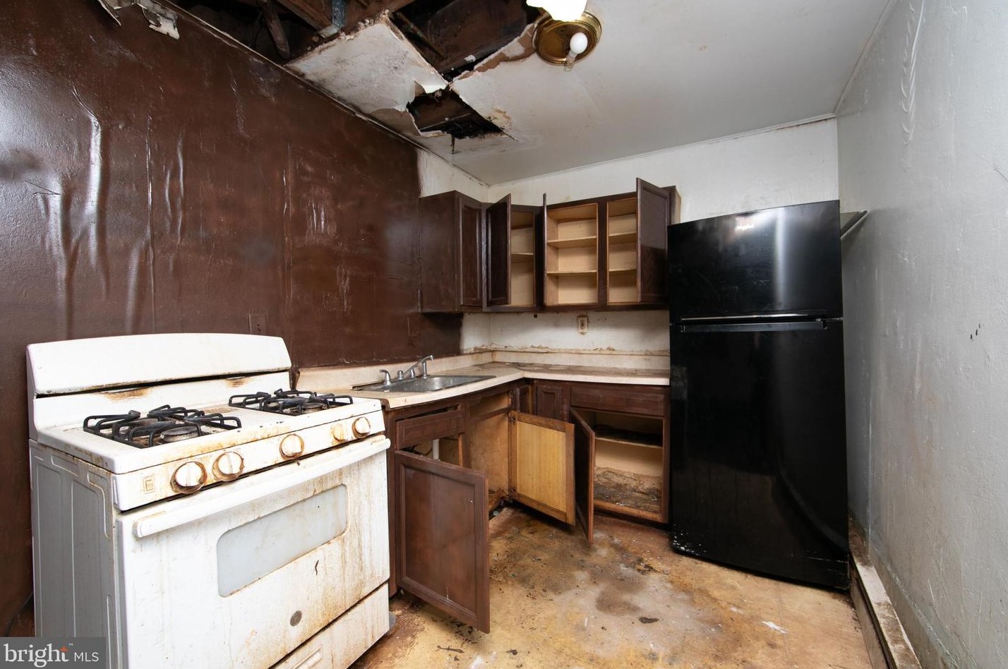 820 Atlantic, Camden NJ  08104-1203 exterior