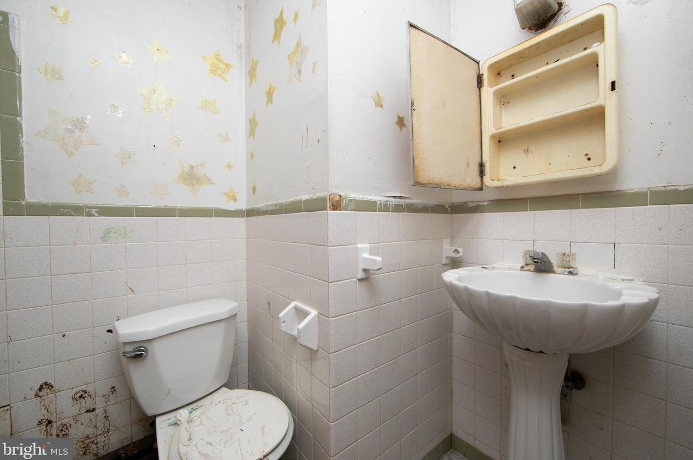 820 Atlantic, Camden NJ  08104-1203 exterior