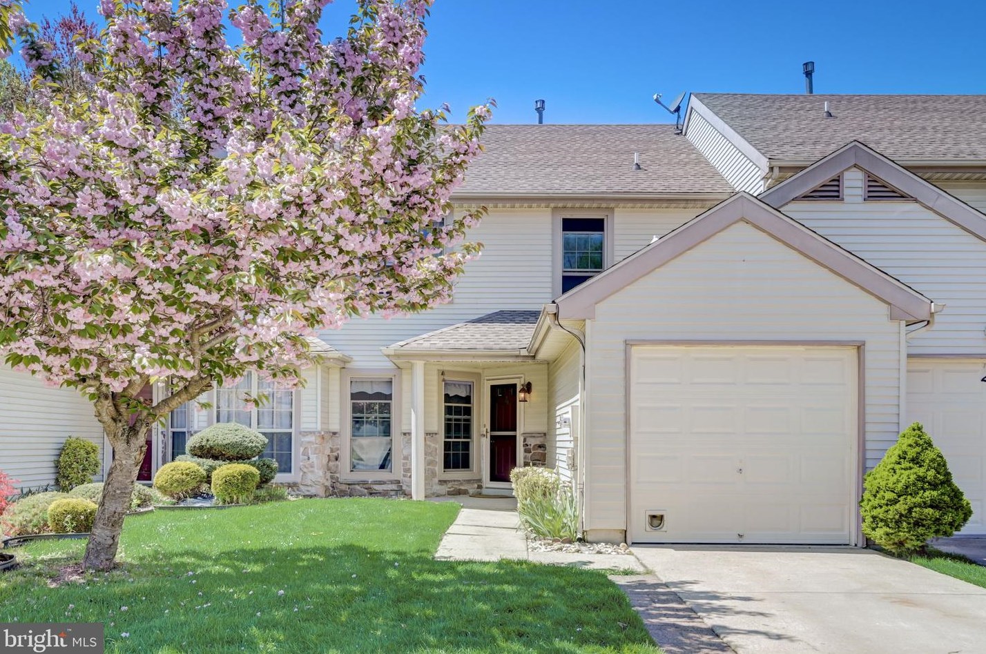4 Fox Meadow Cir, Erial, NJ 08081