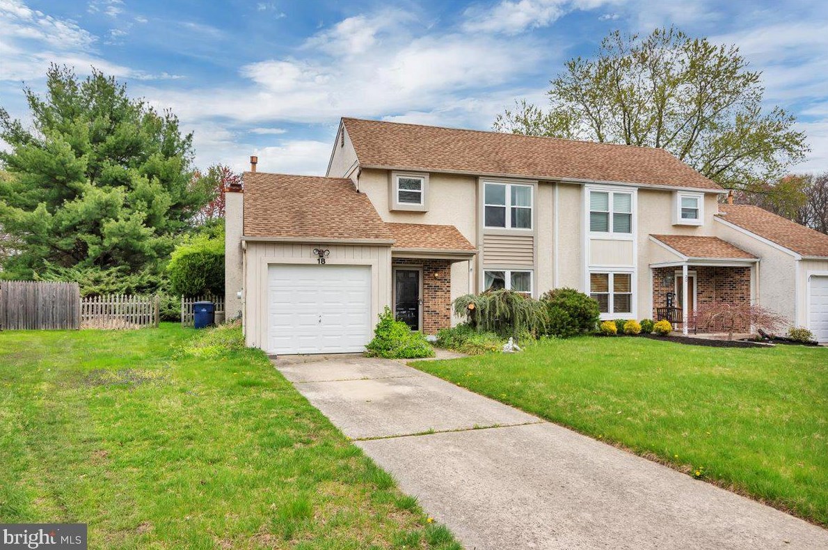 18 Fulmar Dr, Franklin Township, NJ 08043